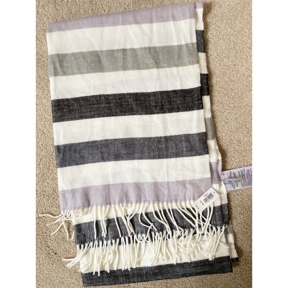 NWT Gap Scarf - Picture 2 of 4